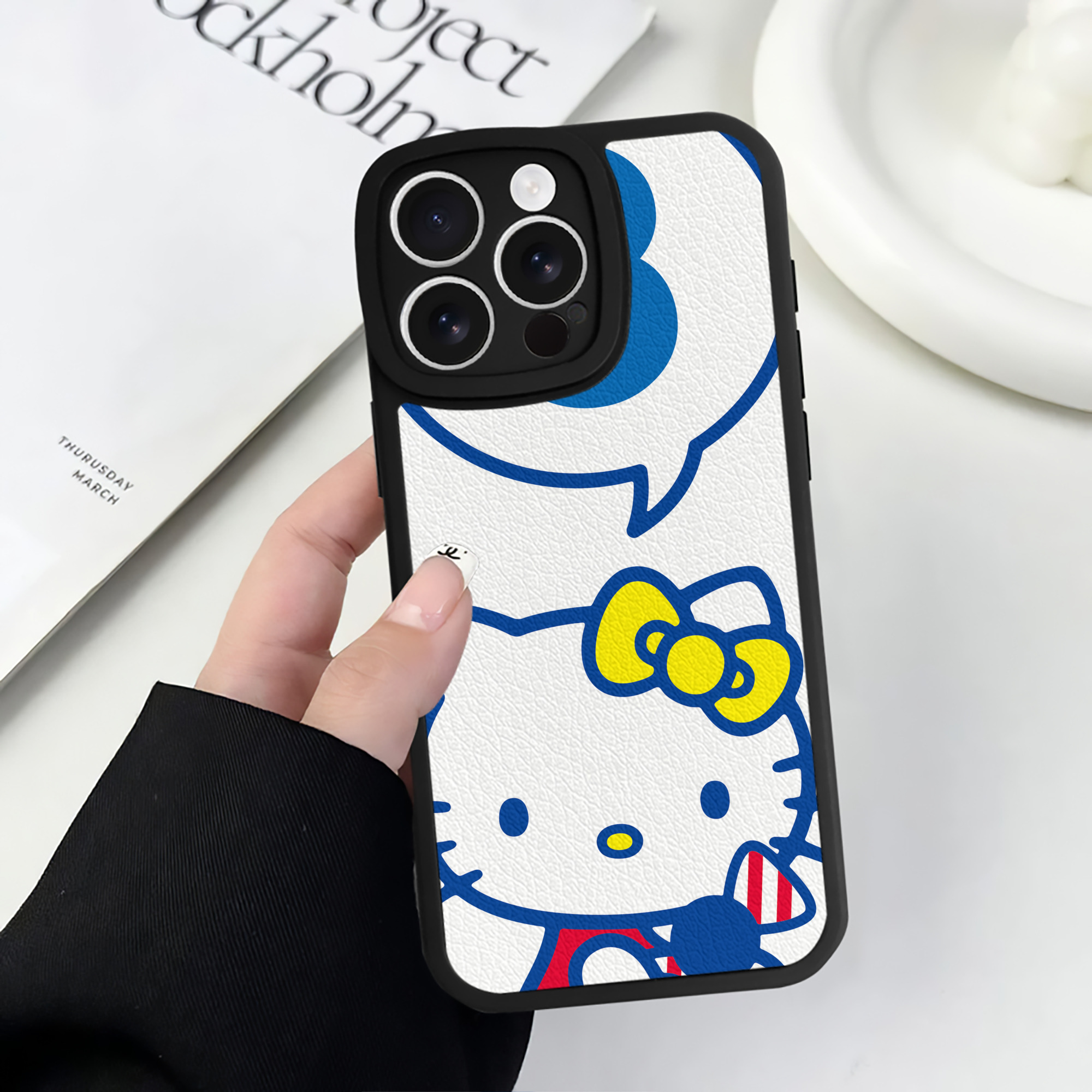 （画像用） Hello Kitty ハローキティ 【iPhone 16シリーズ対応】シリコンスマホケース（レザー調） 材質：シリコン